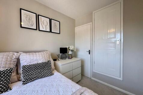 Bedroom 2 (3).jpg