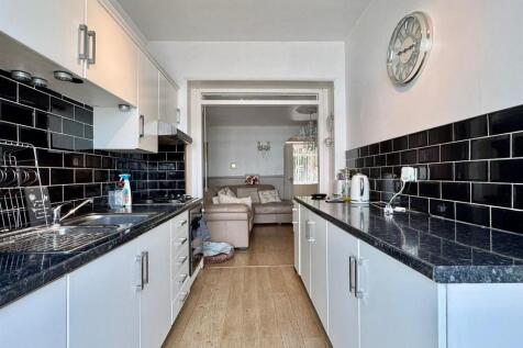 Kitchen (1).jpg