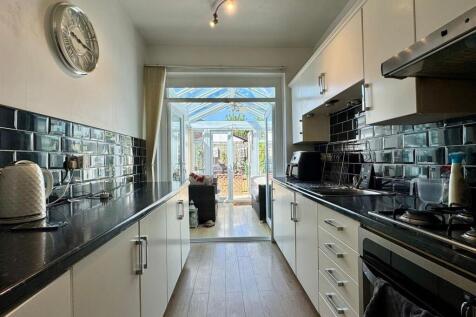 Kitchen (3).jpg
