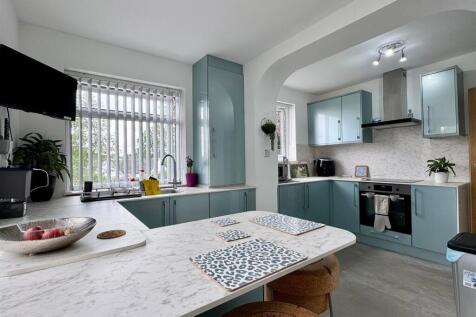 Kitchen (1).jpg