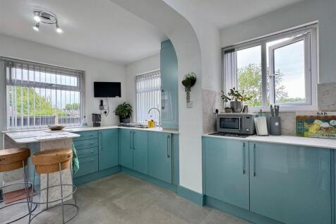 Kitchen (2).jpg