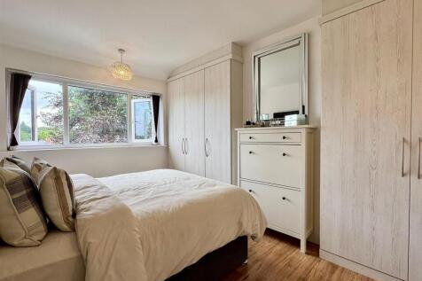 Bedroom 1 (1).jpg