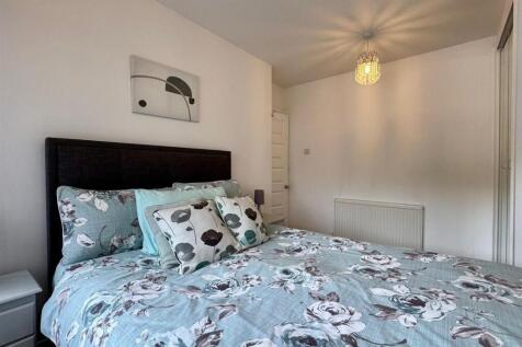 Bedroom 2 (2).jpg
