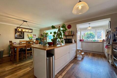 Kitchen (2).jpg