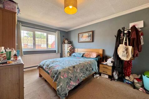 Bedroom 1 (1).jpg