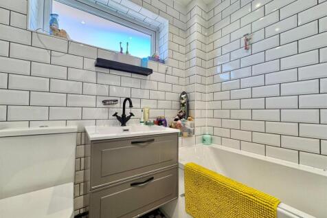 Bathroom (1).jpg