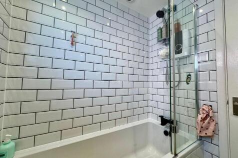 Bathroom (2).jpg
