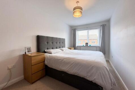 Bedroom 1 (1).jpg