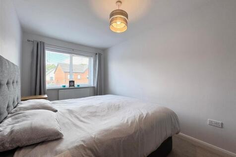Bedroom 1 (3).jpg