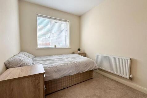 Bedroom 2 (2).jpg