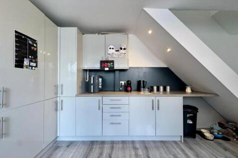 Kitchen (3).jpg