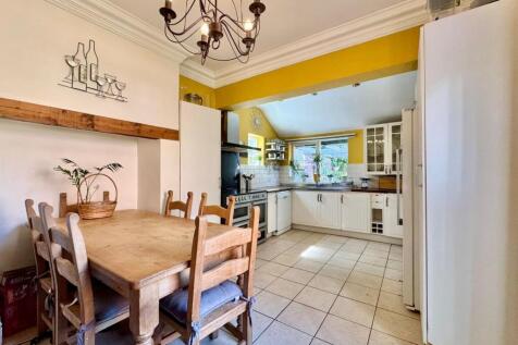 Kitchen (1).jpg