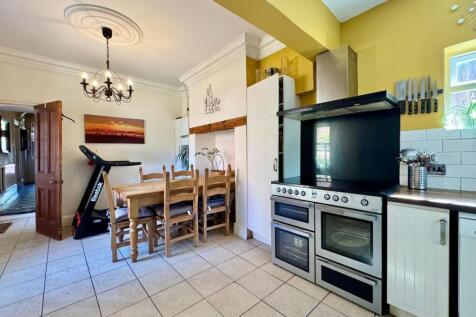 Kitchen (2).jpg