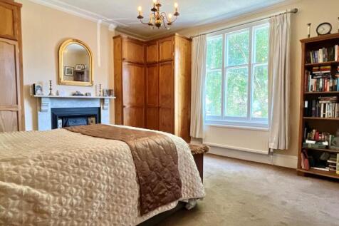 Master bedroom (1).jpg