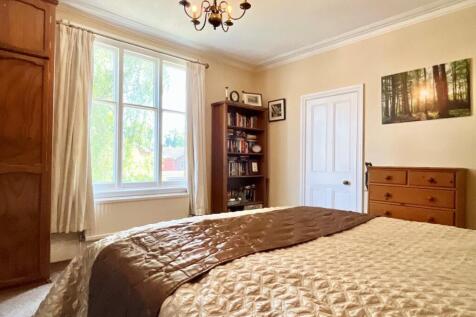 Master bedroom (2).jpg