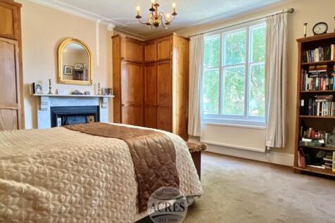 Master bedroom (1).jpg