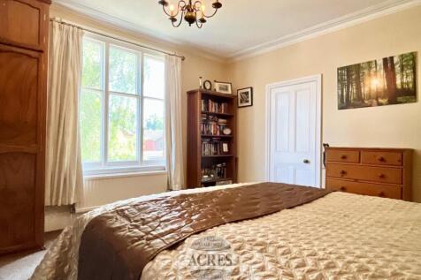 Master bedroom (2).jpg