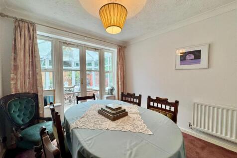 Dining room.jpg