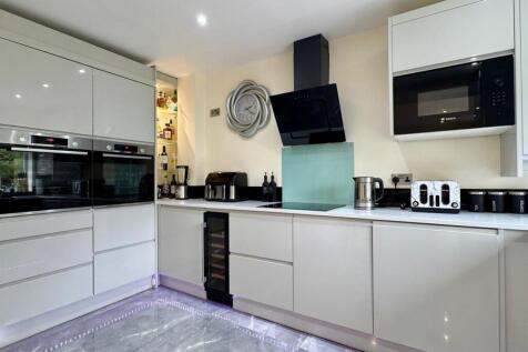Kitchen (2).jpg