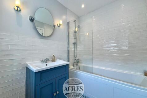 Bed 2 ensuite (1).jpg