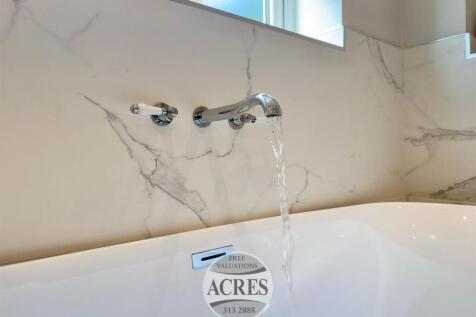 Family bathroom (3).jpg