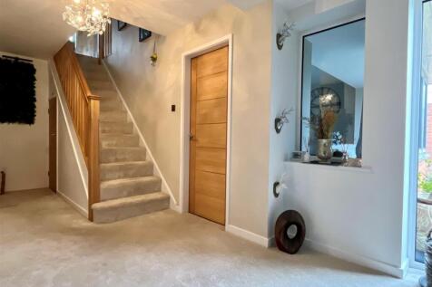 Hallway-fotor-20250820155221 (2).jpg