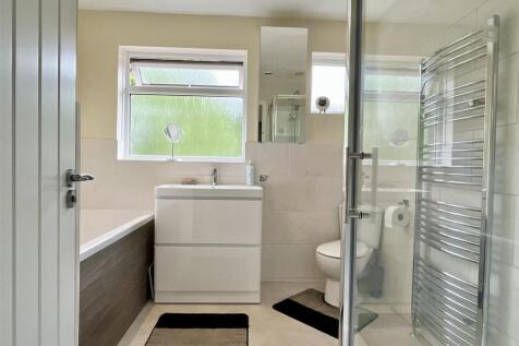 Comp. Bathroom