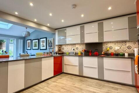 Kitchen (2).jpg