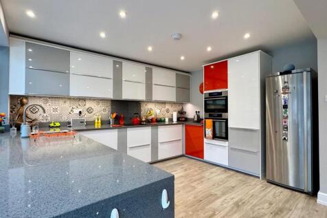 Kitchen (1).jpg