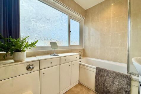 Bathroom (1).jpg