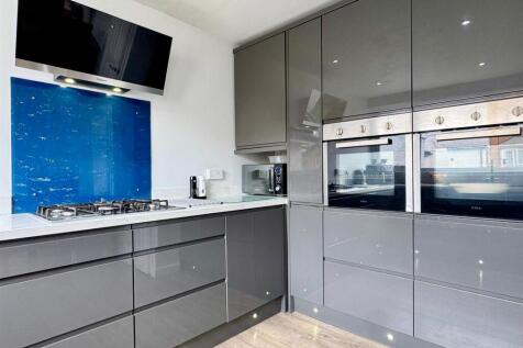 Kitchen (4).jpg
