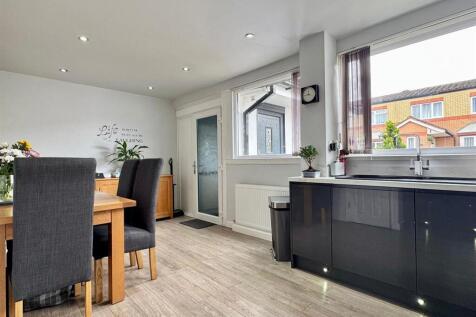 Kitchen (2).jpg