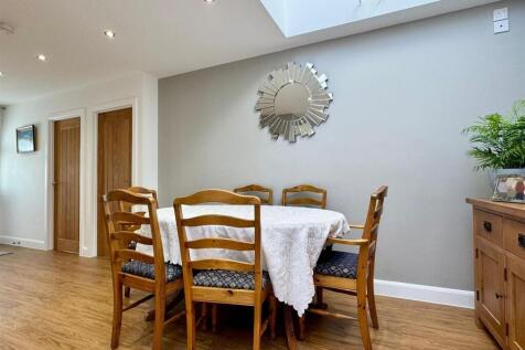 Dining area (1).jpg