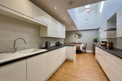Kitchen (1).jpg