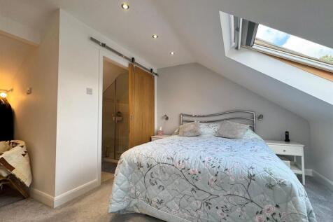 Master bedroom (1).jpg