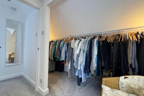 Master bedroom (4).jpg
