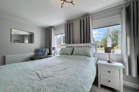 Bedroom 2 (2).jpg