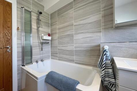 Bathroom (1).jpg