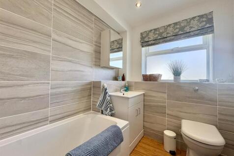 Bathroom (2).jpg