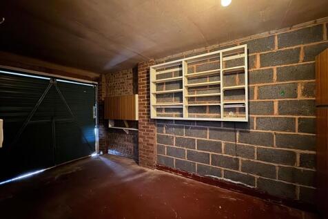 Garage 1.jpg