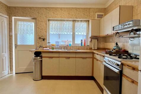 Kitchen 1.jpg