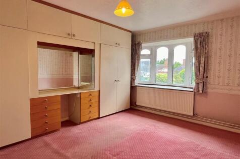 Bedroom 1.jpg