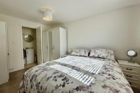 Master bedroom (1).jpg