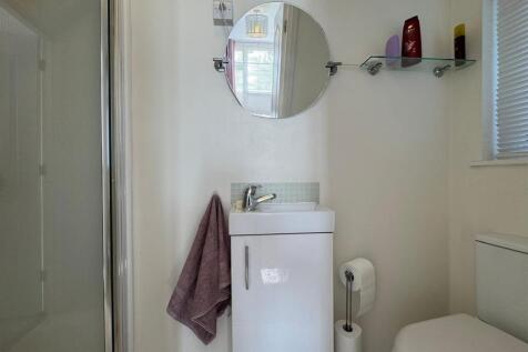 Master ensuite (1).jpg