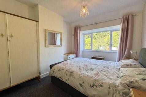 Bedroom 3 (1).jpg