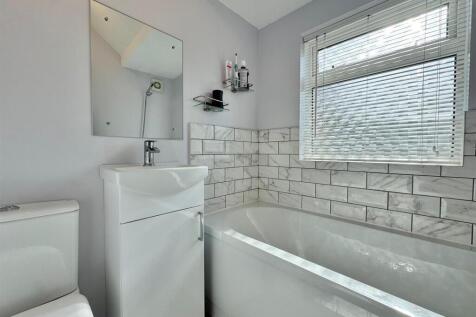 Family bathroom.jpg