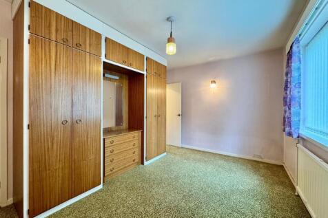 Second bedroom (1).jpg