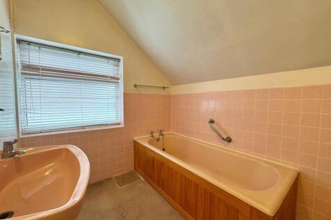 Master ensuite (1).jpg