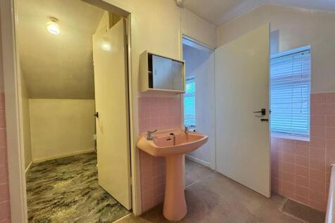 Master ensuite (2).jpg