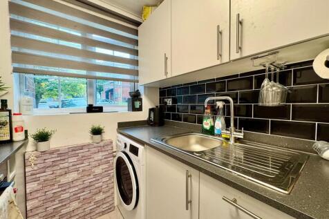 Kitchen (2).jpg